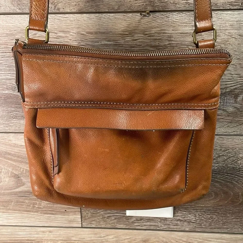 FOSSIL Brown Cowhide Leather Messenger Style Shoulder Bag READ - Picture 5 of 14